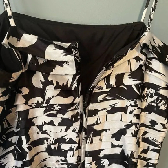 🔹5/$25🔹 White House‎ Black Market Spaghetti Strap Shutter Pleat Dress. Size 8? - Picture 7 of 10